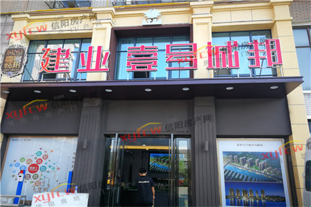 易居苑，上西郊小学，温馨套二带附房，楼层好不挡光，不占学位